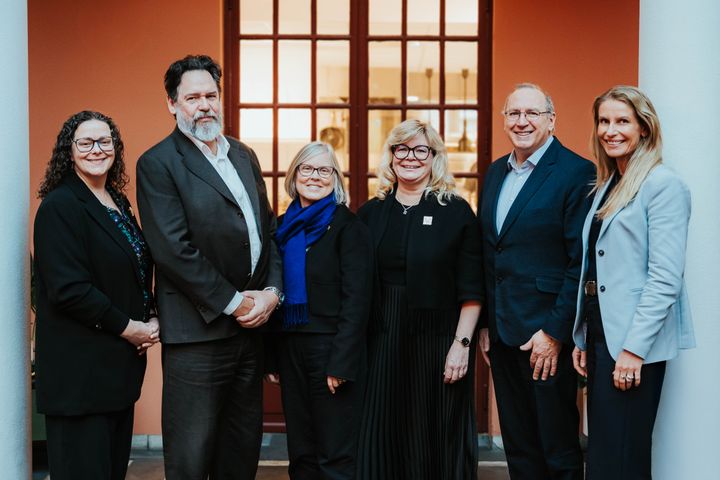 Delegasjonen fra London South Bank University sammen med ledelsen ved Høyskolen Kristiania.