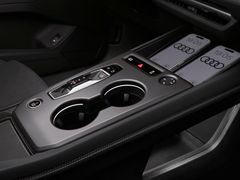 MED PÅ KJØPET: To ladeflater, med innebygget kjøling av smarttelefoner, er blant standardutstyret på nye Audi Q4 e-tron.