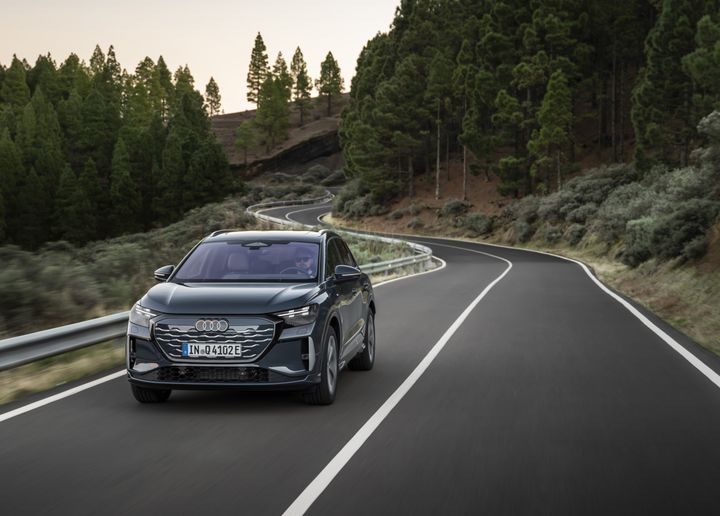 OPPGRADERT: Nye Audi Q4 e-tron har mer standardutstyr, bedre rekkevidde, høyere ladehastighet og et helt nytt interiør.