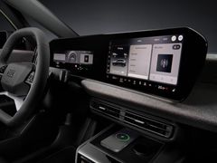 TO SKJERMER SOM STANDARD: MMI panoramadisplay kombinerer en 11,9-tommers Audi virtual cockpit plus med et 12,8-tommers buet MMI touchdisplay.