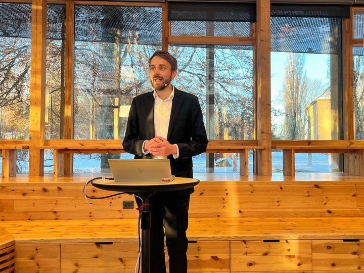 Næringsministeren lanserte Omstillingstempen på Klimahuset i Botanisk Hage fredag 1. desember. Foto: NFD