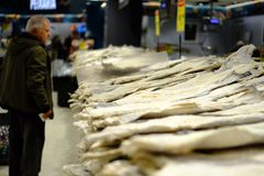 Stort utvalg av norsk klippfisk i supermarkedkjeden Pingo Doce.