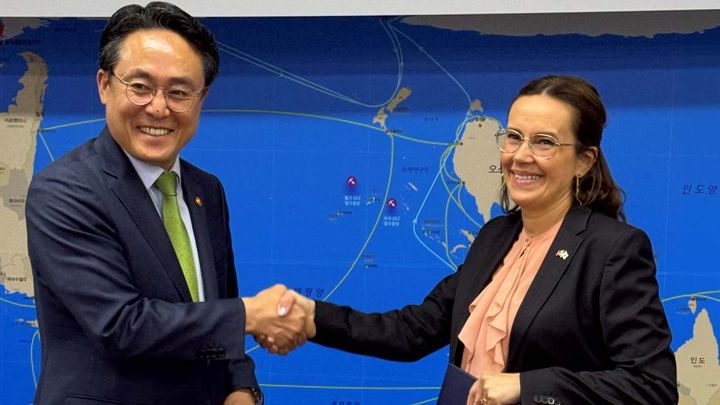 Fiskeri- og havminister Marianne Sivertsen Næss og Sør-Koreas fiskeri- og havminister, Do-Hyung Kang.