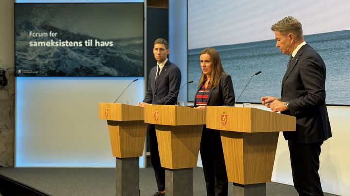 F.v.: Klima- og miljøminister Andreas Bjelland Eriksen, fiskeri- og havminister Marianne Sivertsen Næss og energiministeren Terje Aasland. Foto: NFD