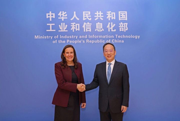 Fiskeri- og havminister Marianne Sivertsen Næss møtte industri- og informasjonsteknologiminister Li Cheng. Han er ansvarlig for Kinas verfts- og industripolitikk.