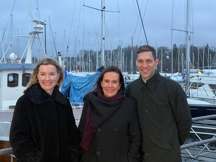 Fiskeri- og havminister Marianne Sivertsen Næss og klima- og miljøminister Andreas Bjelland Eriksen, her sammen med ordfører i Nesodden kommune, Cathrine Kjenner Forsland, som var veldig glad for nyheten.