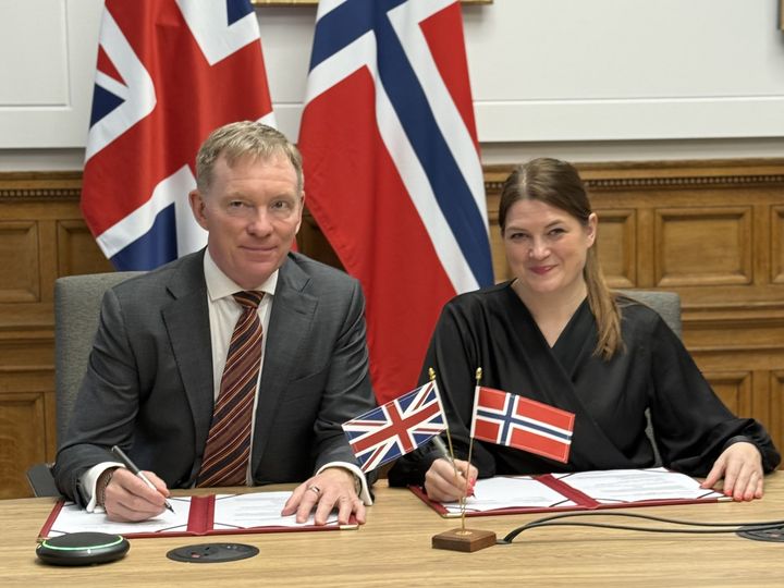 Dette er viktig for å ivareta norske interesser i en urolig verden, sier næringsminister Cecilie Myrseth, etter møtet med sin britiske kollega Chris Bryant. Foto: Lisa Nordøen, NFD