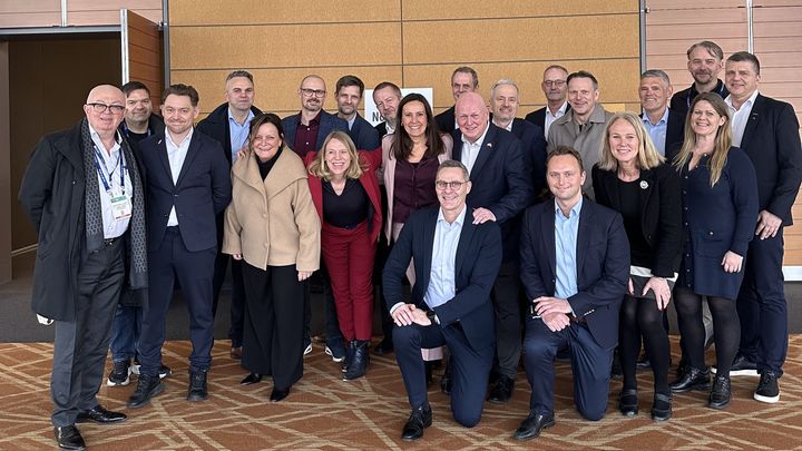 Fiskeri- og havministeren i USA sammen med norsk sjømatnæring. Foto: NFD