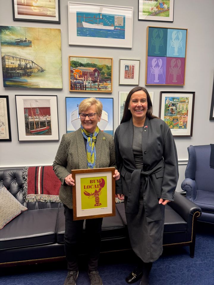 Fiskeri-%20og%20havminister%20Marianne%20Sivertsen%20N%E6ss%2C%20sammen%20med%20representant%20Chellie%20Pingree%20%28demokrat%2C%20Maine%29.