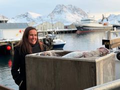 Fiskeri- og havminister Marianne Sivertsen Næss under skreifisket på Myre i Vesterålen.