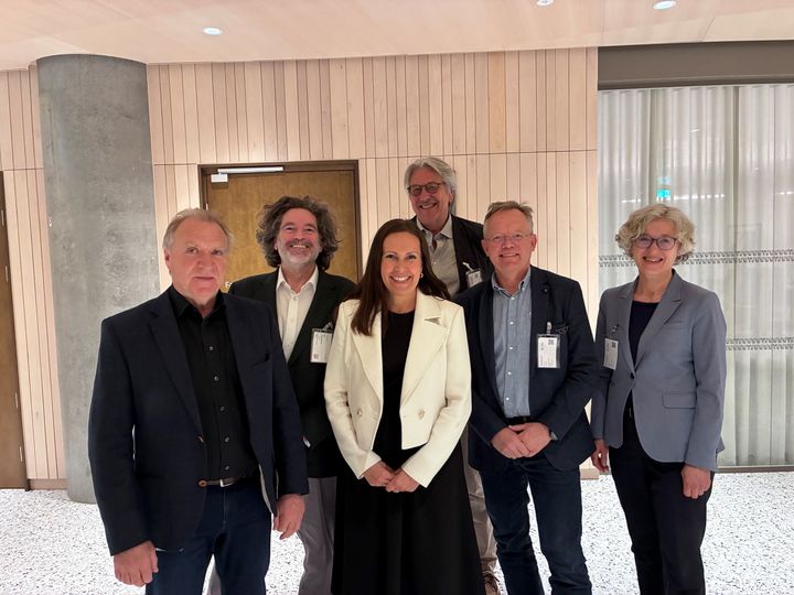 Fiskeri- og havminister Marianne Sivertsen Næss møtte i dag styringsgruppen for samfunnsoppdraget om bærekraftig fôr.