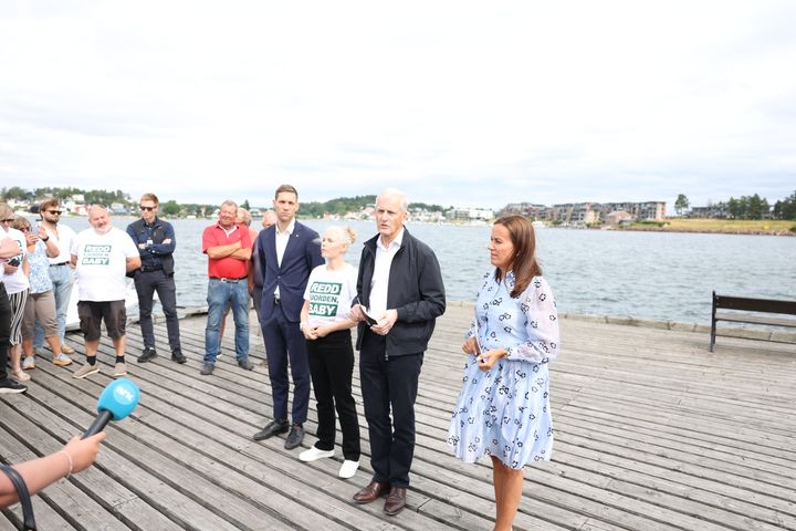 Statsminister Jonas Gahr Støre, fiskeri- og havminister Marianne Sivertsen Næss og klima- og miljøminister Andreas Bjelland Eriksen presenterte nye fiskeritiltak for Oslofjorden 29. juli 2025.