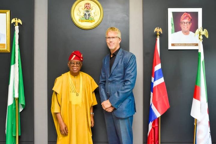 Nigerias minister for maritim sektor og blå økonomi, Adegboyega Oyetola møtte Norges ambassadør til Nigeria, Svein Bæra denne uken for å snakke om fiskerisamarbeid.