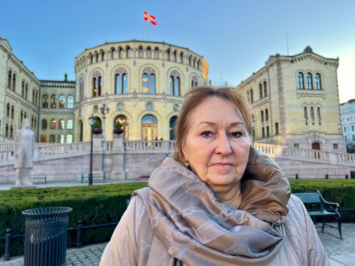 - Det foregår en imponerende omstilling i kommunene, men KS' budsjettundersøkelse viser at dette har sin pris, sier KS-styreleder Gunn Marit Helgesen. Foto: KS