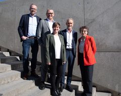 Forhandlingslederne Geir Røsvoll, Unio (f.v.), Trond Ellefsen, YS-K, Helene Skeibrok, LO Kommune, Tor Arne Gangsø, KS og Tonje Leborg, Akademikerne Kommune møttes til forhandlingsstart.