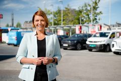 ─ Vi har dårlig tid og må løfte elbilandelen betraktelig om vi skal vi rekke 100-prosentmålet i 2025, mener Christina Bu, generalsekretær i Norsk elbilforening.