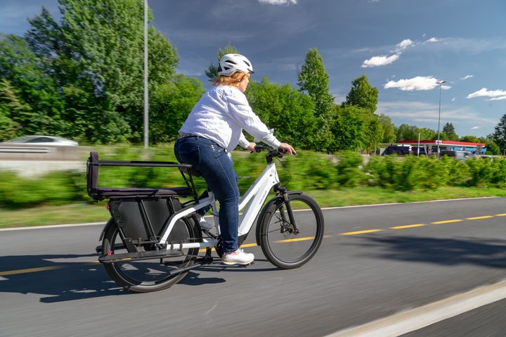 – En elsykkel er et godt pendlealternativ og kan enten ses på som en dyr sykkel eller en veldig billig bil, sier Petter Haugneland, nestleder i Norsk elbilforening.