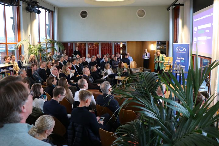 Undersøkelsen om elektriske lastebiler ble presentert for bransjeaktører og andre interesserte på et frokostarrangement i dag i regi av Klimaetaten i Oslo kommune og Norsk elbilforening.