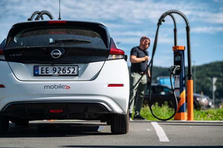 Nissan Leaf har vært viktig for elbilsatsingen i Norge og nå dominerer den på norske veier.