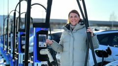 – Vi må  fortsette å sørge for at alle som kjøper ny bil, velger elektrisk. På den måten skifter vi gradvis ut den forurensende delen av bilparken, og resultatet blir mindre utslipp og renere luft, sier Bu.