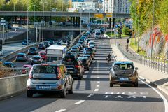 KUN ELEKTRISK: Innen 2040 vil Elbilforeningen at alle forurensende kjøretøy skal bort fra norske veier. Foto: Jamieson Pothecary/Elbilforeningen