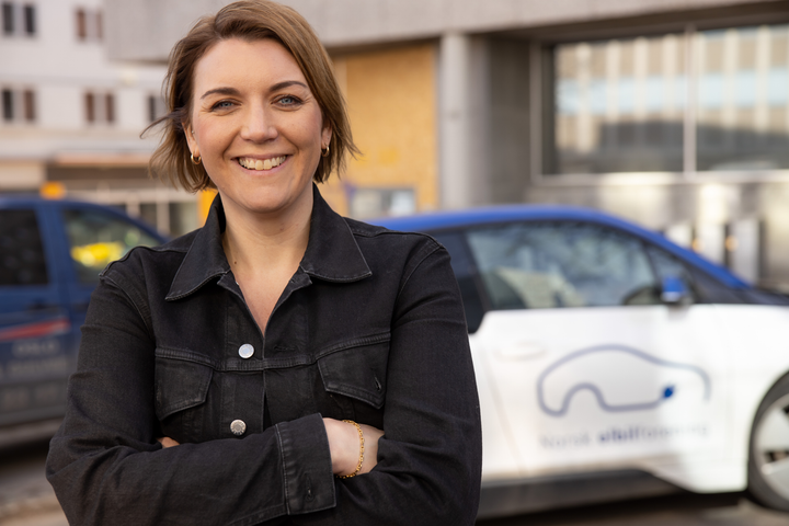 NOK EN MILEPÆL: Christina Bu, generalsekretær i Norsk elbilforening kan feire nok en milepæl i norsk elbilhistorie, med over 900 000 elbiler som nå ruller på veiene.