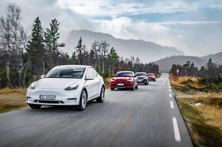 Rekkevidde er det folk rangerer høyest når de skal kjøpe elbil, selv om snittrekkevidden på nye biler solgt første halvår 2025 er 500 km.