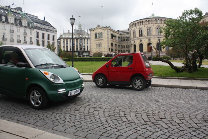 Det norske elbileventyret startet med Think og Buddy. Her i en elbilparade i 2012 foran Stortinget i 2017.