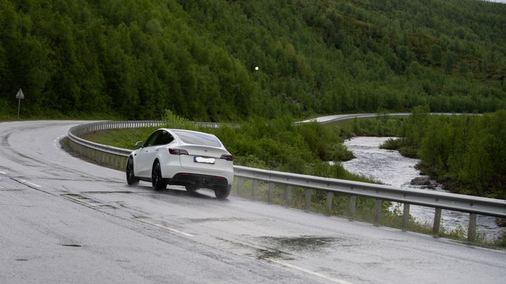 MEST SOLGT: Tesla er fortsatt det mest populære bilmerket, både i juni og halvåret sett under ett. Foto: Marie Graven/elbil.no