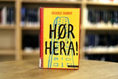 Første bok i «OsloMet leser!» er Gulraiz Sharifs kritikerroste debutroman Hør her’a.