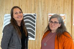Foto av Marit Lunde og Karen Inga Eira.