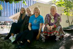 Foto av Viktoria Holund, Elise Wagner Finnanger, Randi Juuso og Sara Ellen Johansdatter Eira Heahttá.
