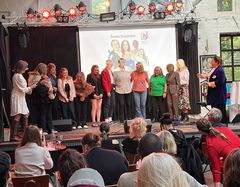 Finalistene til Skamløsprisen 2026 (f.v.): Anine Olsen, Heidi Moen, jentene fra Nordkjosbotn skolen, Marianne Gulli for Luca Dalen Espseth, Bjørg Norli og sexologene i ung.no