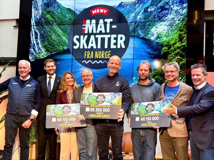 Fra venstre: Einar Gundersen (MENY), landbruks- og matminister Nils Kristen Sandtrøen, Rannveig Krane (MENY), Espen Aronsen (Aron Mat),  Gunnar Sagstuen (Røyland Gård), Tim Reidar Stenberg (Hol Ysteri), Einvind Haalien (NorgesGruppen), Runar Hollevik (NorgesGruppen).