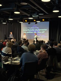 Jarle Roheim Håkonsen, Karianne Tung og David Hansen – Salgsleder for offentlig sektor i Microsoft Norge.