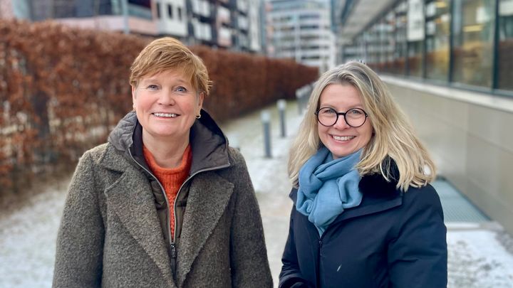 Astrid Giskegjerde (til venstre) er ansatt som seniorrådgiver i Kronprinsparets Fond. Hun har verdifull erfaring fra prosjektledelse og sponsorarbeid, og vi gleder oss til å få henne med på laget, sier Tonje Glorvigen Apeland, daglig leder i Kronprinsparets Fond.