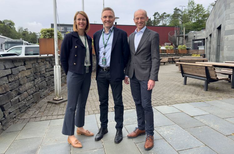 AF Gruppen acquires Eviny Solutions. From left: Ragnhild Janbu Fresvik, CEO of Eviny, Helge Rysjedal, CEO of Eviny Solutions and Tormod Solberg, EVP AF Gruppen