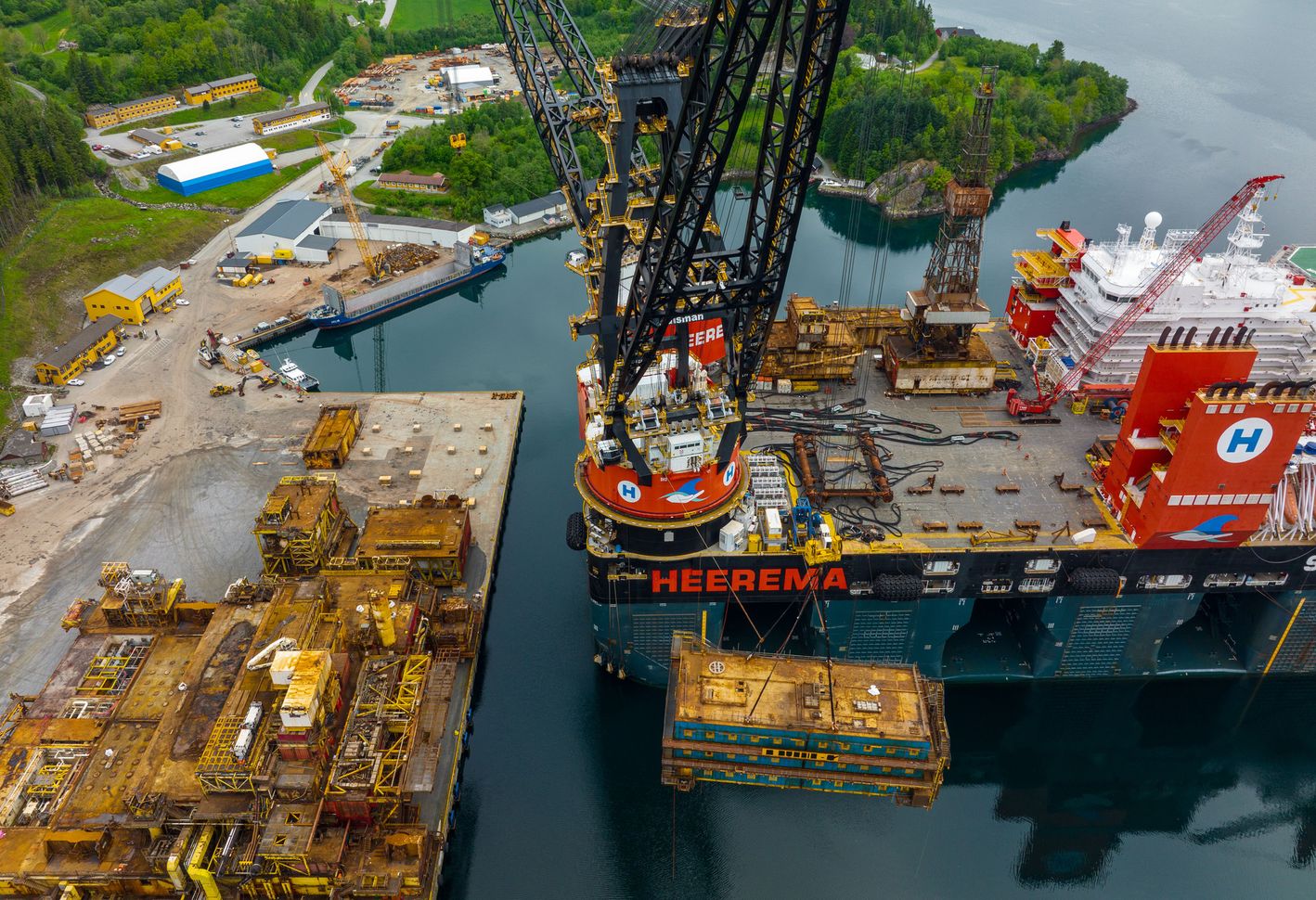 Illustration photo of platform structures being offloaded from HMC’s vessel Sleipnir at AF Environmental Base Vats