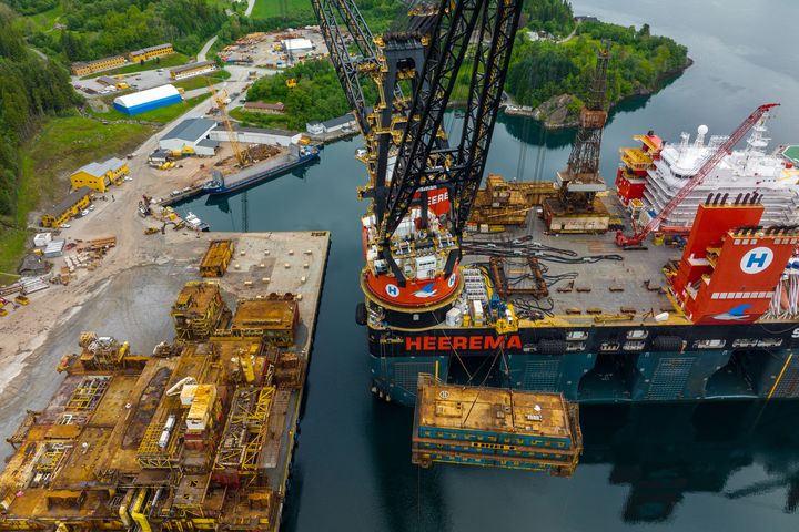 Illustration photo of platform structures being offloaded from HMC’s vessel Sleipnir at AF Environmental Base Vats