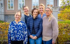 Arbeidsgruppen: Christina Hernandez Engelhart (nederst f.v), Lillian Margrethe Lervik, Camilla Sjølander, Tiril Tingleff (øverst f.v) og Tone Gaudestad. I tillegg var Lena Marie Haukom og Mattias Jahr med i gruppen.