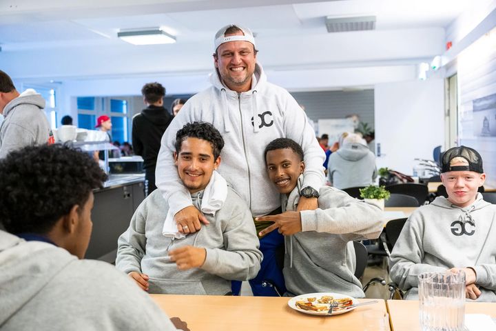 Guttas Campus er en læringscamp for gutter som ønsker å styrke seg faglig, personlig og sosialt for å stå sterkere i møte med videregående skole. Dette er én av mange organisasjoner som har mottatt støtte både fra Kavlifondet og KIWI.