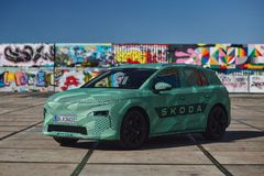 - De første glimtene av denne bilen viser at dette er noe helt nytt fra Škoda med tanke på design, og med en størrelse og romslighet som gjør bilen attraktiv både for kjøring i byområder og på lengre turer, forteller Martine Behrens.