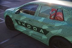 Škoda Elroq er en kompakt SUV på rundt 4,5 meter.