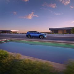 Škoda Peaq Sportline i lakkfargen Race Blue Metallic