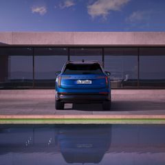 Škoda Peaq Sportline i lakkfargen Race Blue Metallic