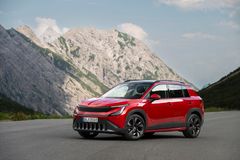 Škoda Epiq i lakkfargen Jasper Red.