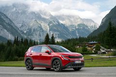 Škoda Epiq i lakkfargen Jasper Red.