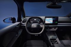 Mørkt interiør med retro-skjermer