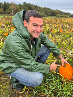 Alexander Habash Eide er ansvarlig for Halloween-gresskar i BAMA.