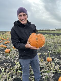 I tillegg til hokkaido, dyrker også Stokke pynte- og Halloweengresskar.